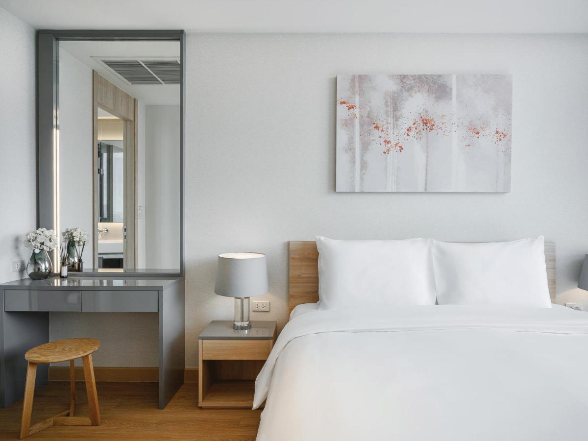 Oakwood Suites Banguecoque Exterior foto A bedroom at the hotel