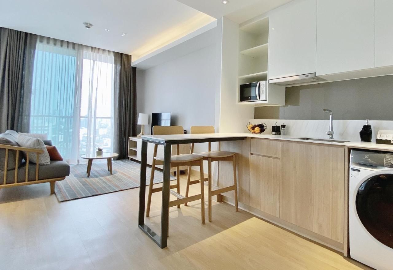 Oakwood Suites Banguecoque Exterior foto A typical studio apartment